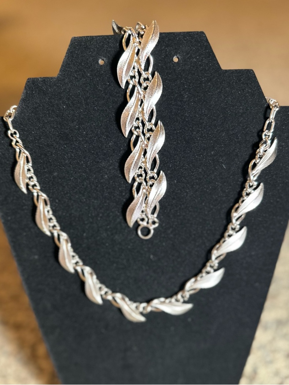 Vintage MidCentury SilverTone Leaf Link Necklace & Bracelet.
1950s Excellent